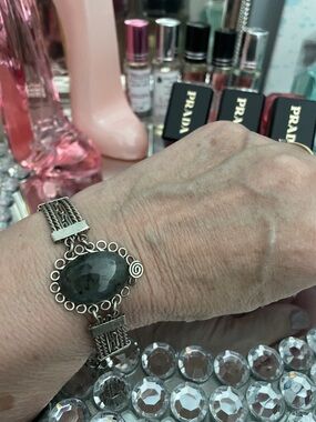 ✨Vintage Sterling Silver Bracelet Intricate with Dark Gray Stone✨ Preloved